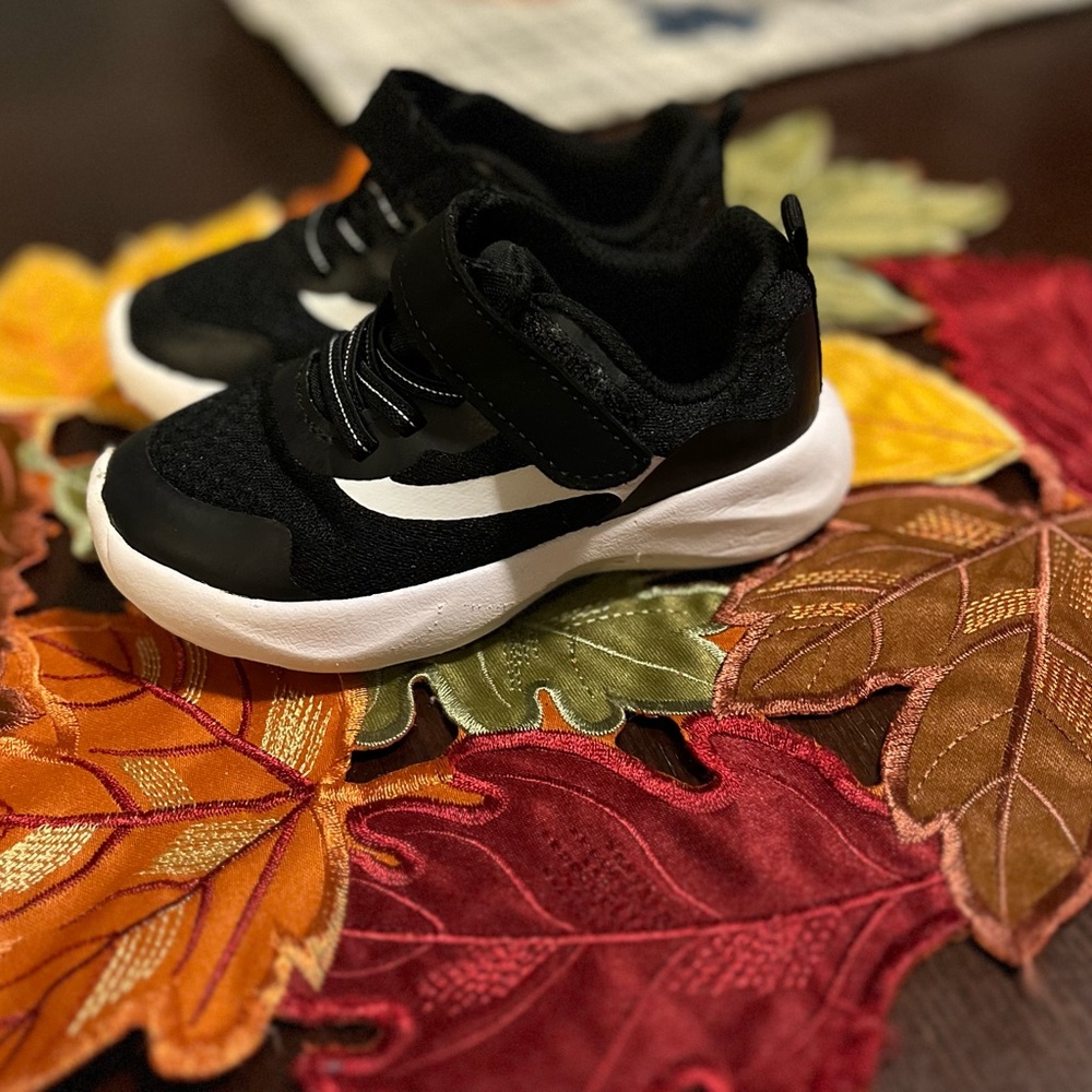 Toddler Size 8 Velcro Tennis Shoe